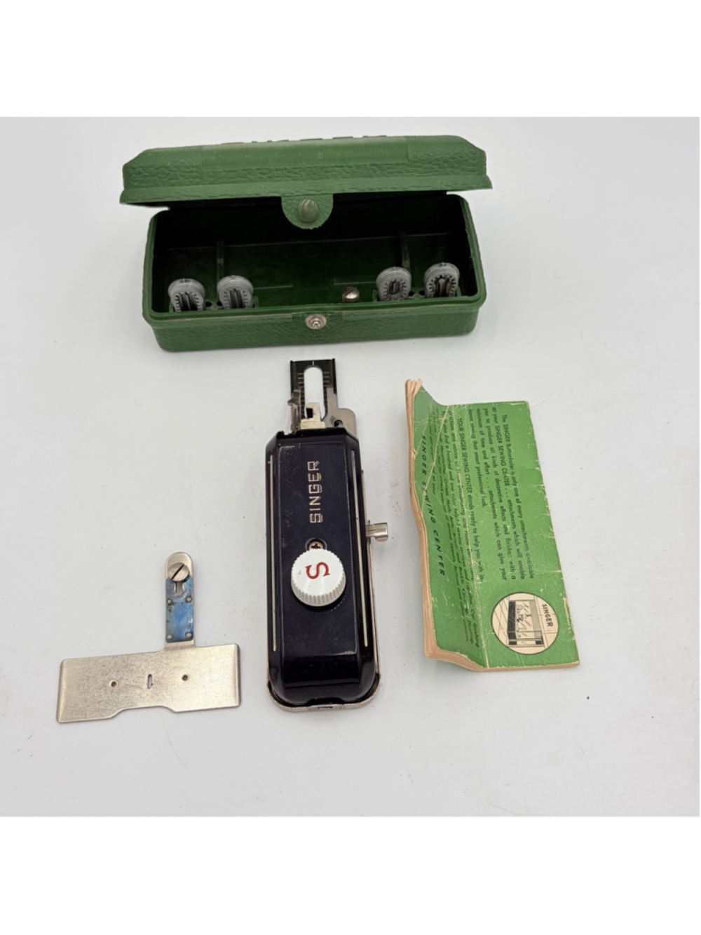 Singer 160506 Buttonholer Attachment Green Case Manual Templates Low Shank USA